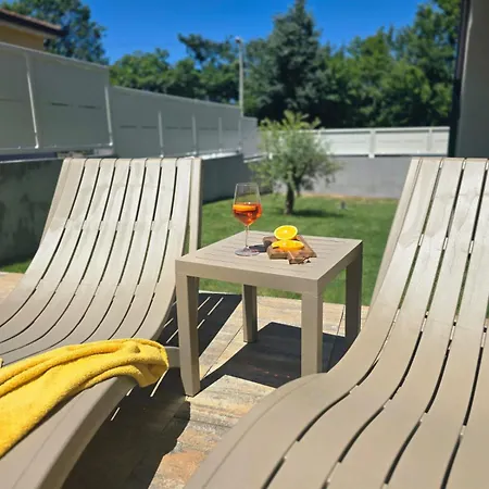 公寓 Dolce - With Pool Near Porec *