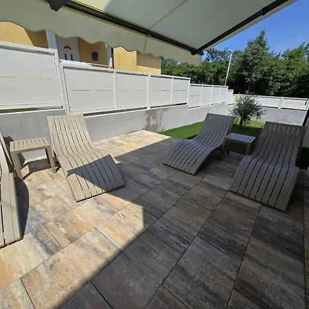 公寓 Dolce - With Pool Near Porec *