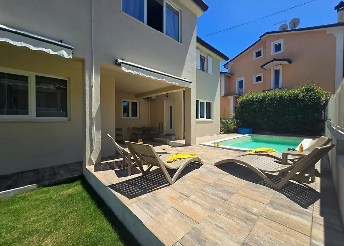 Dolce - With Pool Near Porec Apartman