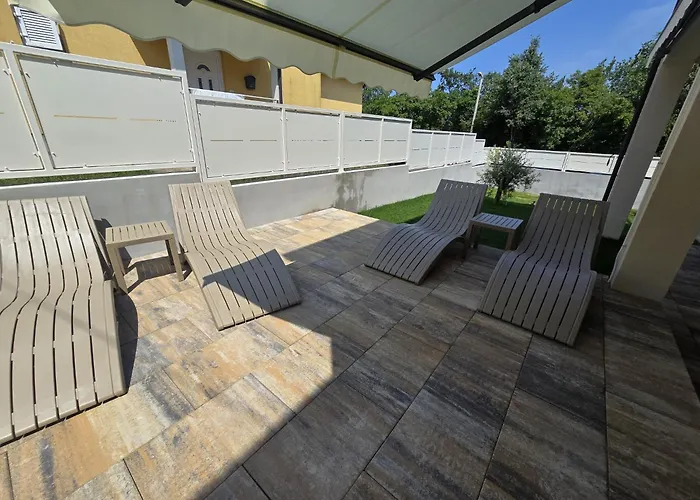 Apartman Dolce - With Pool Near Porec *